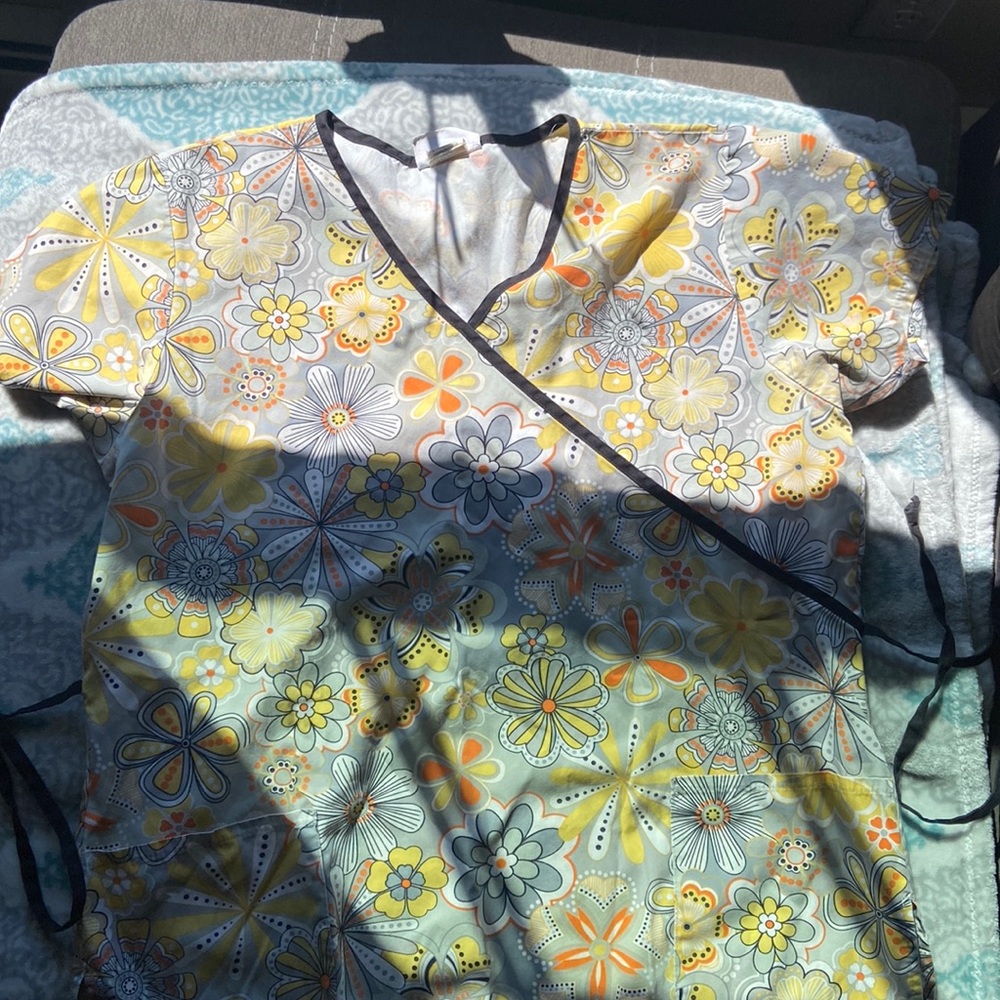 Womens sierra scrubs top size L